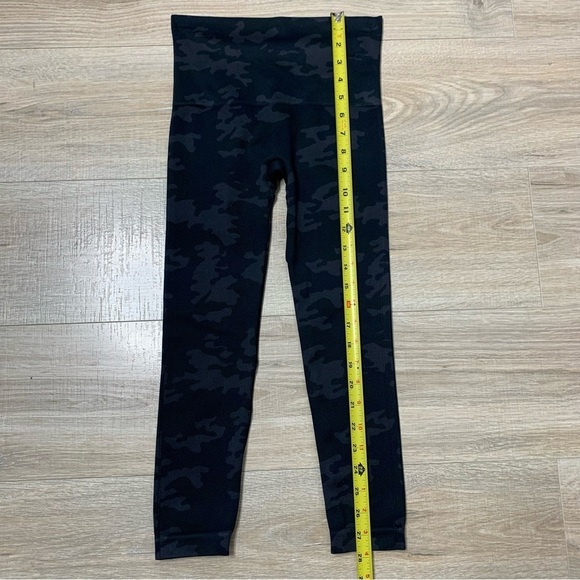 SPANX Leggings for Women Look at Me Now Seamless Leggings Size Small - Picture 8 of 12